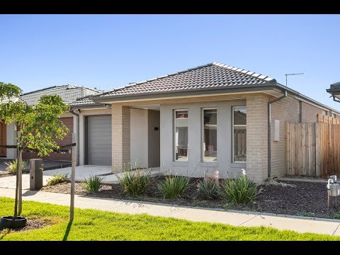 Video thumbnail: Watch the walkthrough of 31 Eshal Crescent