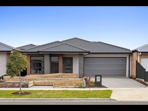 Video thumbnail: Watch the walkthrough of 9 Holstein Crescent